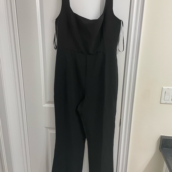 ASOS DESIGN square neck flare leg tailored jumpsuit in black - Picture 4 of 6